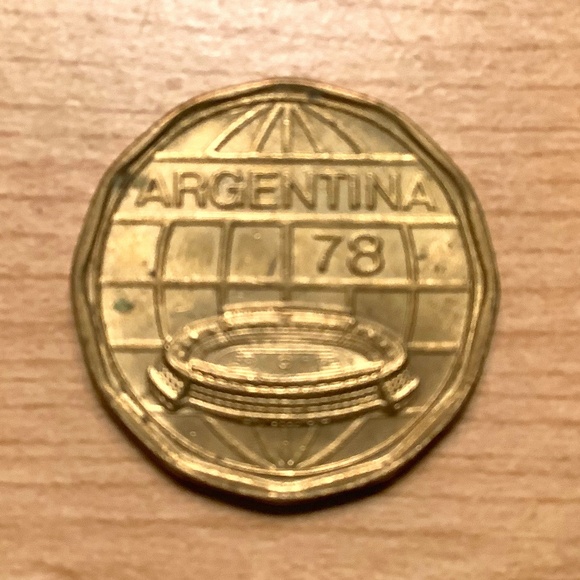 Conmemorative Coin 100 Pesos  1978 FIFA World Cup Argentina - Picture 1 of 2